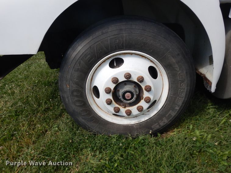 image for item GG9227 1997 International 8200 semi truck