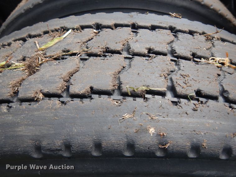 image for item GG9227 1997 International 8200 semi truck