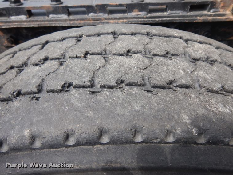 image for item GG9227 1997 International 8200 semi truck