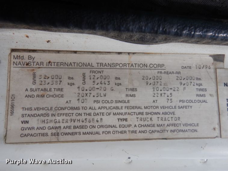 image for item GG9227 1997 International 8200 semi truck