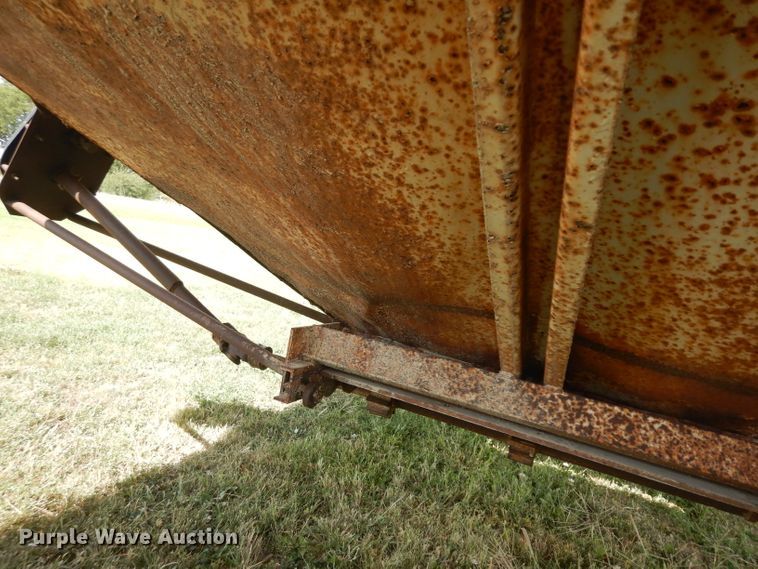 image for item GI9264 1978 Doonan single hopper bottom grain trailer