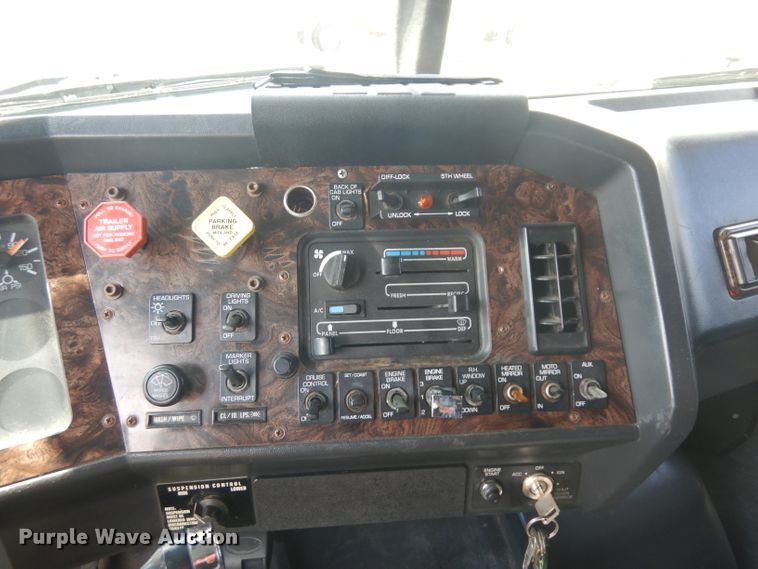 image for item GI9266 1994 White GMC WIA semi truck