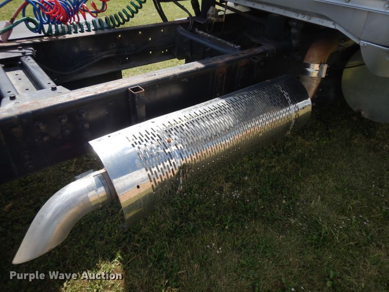 image for item GI9266 1994 White GMC WIA semi truck