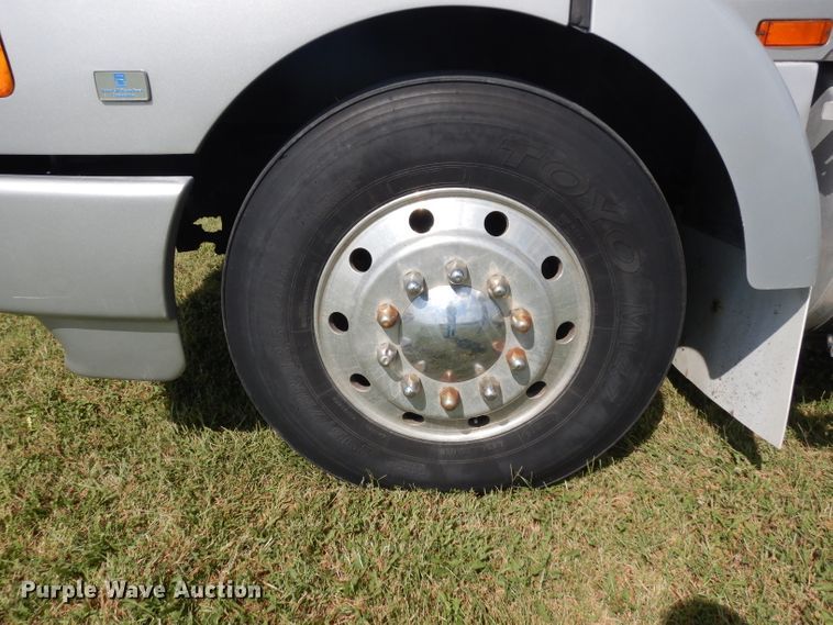 image for item GI9266 1994 White GMC WIA semi truck