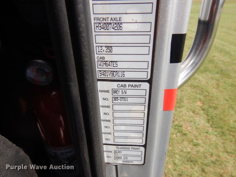 image for item GI9266 1994 White GMC WIA semi truck