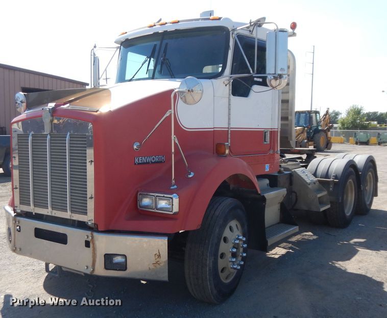 image for item GI9326 1998 Kenworth T800B semi truck