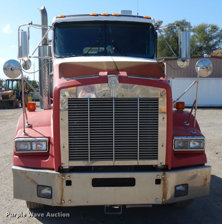 image for item GI9326 1998 Kenworth T800B semi truck