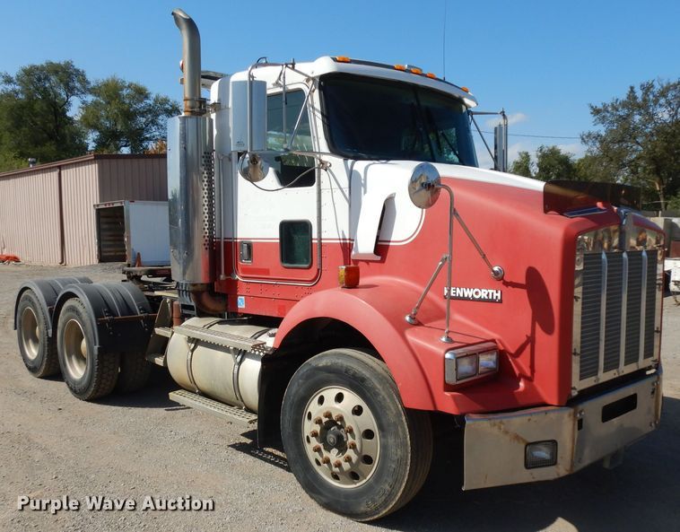 image for item GI9326 1998 Kenworth T800B semi truck