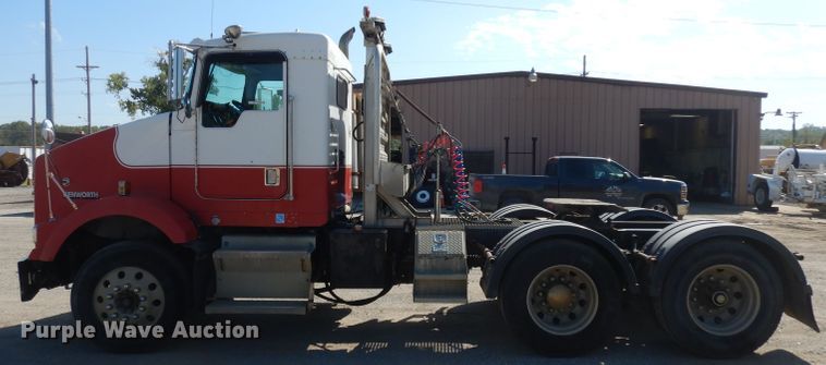 image for item GI9326 1998 Kenworth T800B semi truck