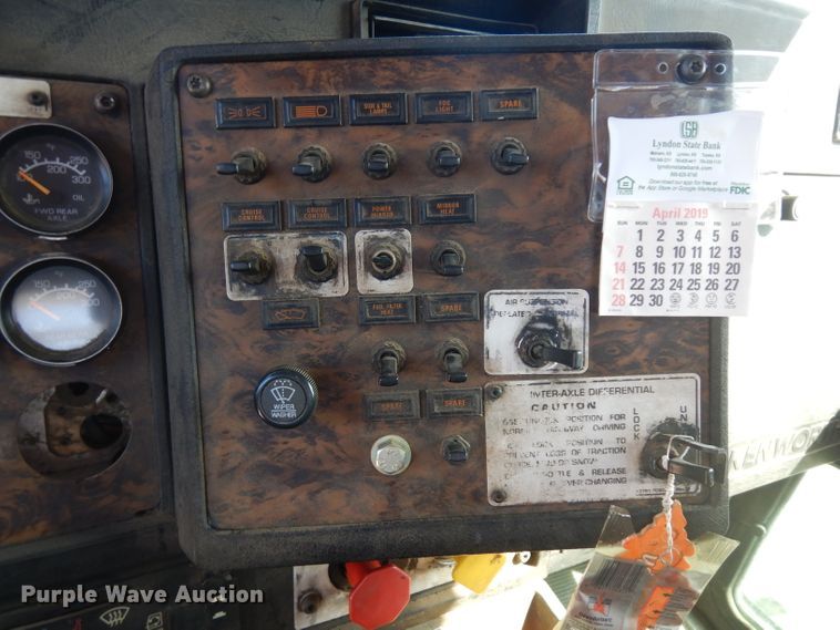 image for item GI9326 1998 Kenworth T800B semi truck