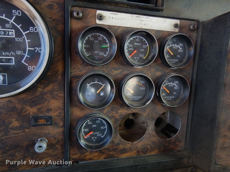 image for item GI9326 1998 Kenworth T800B semi truck