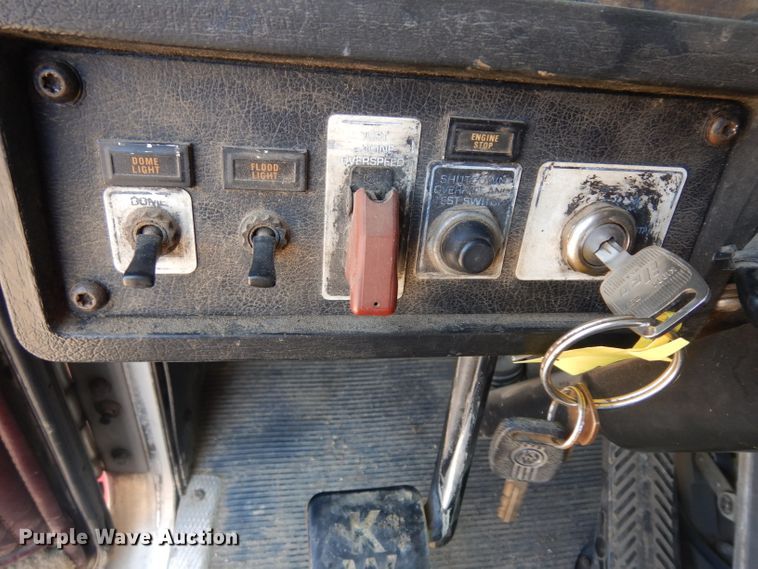 image for item GI9326 1998 Kenworth T800B semi truck