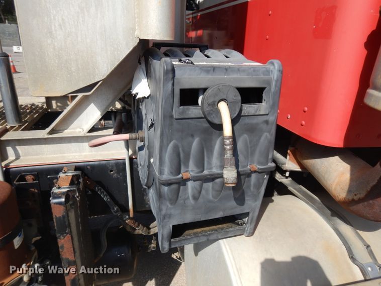 image for item GI9326 1998 Kenworth T800B semi truck