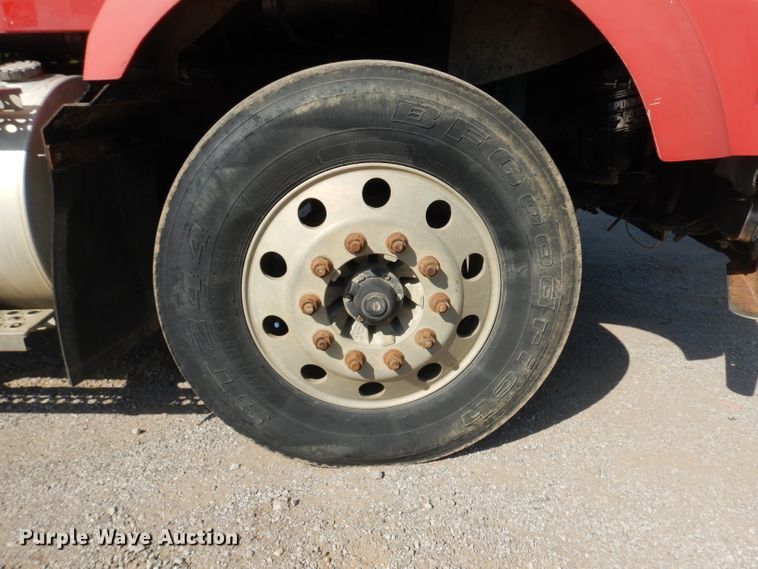 image for item GI9326 1998 Kenworth T800B semi truck