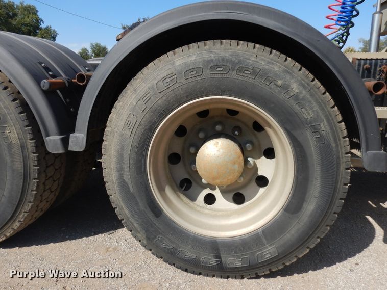 image for item GI9326 1998 Kenworth T800B semi truck