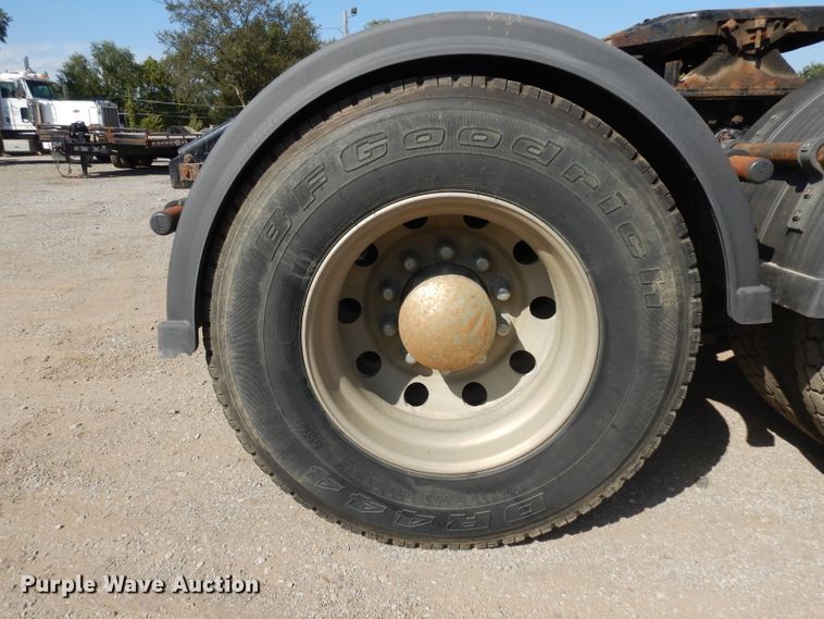 image for item GI9326 1998 Kenworth T800B semi truck