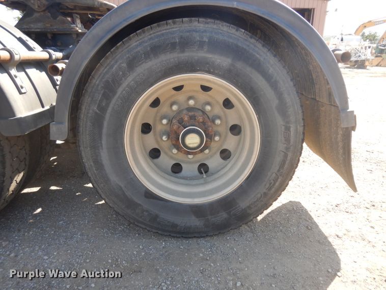 image for item GI9326 1998 Kenworth T800B semi truck