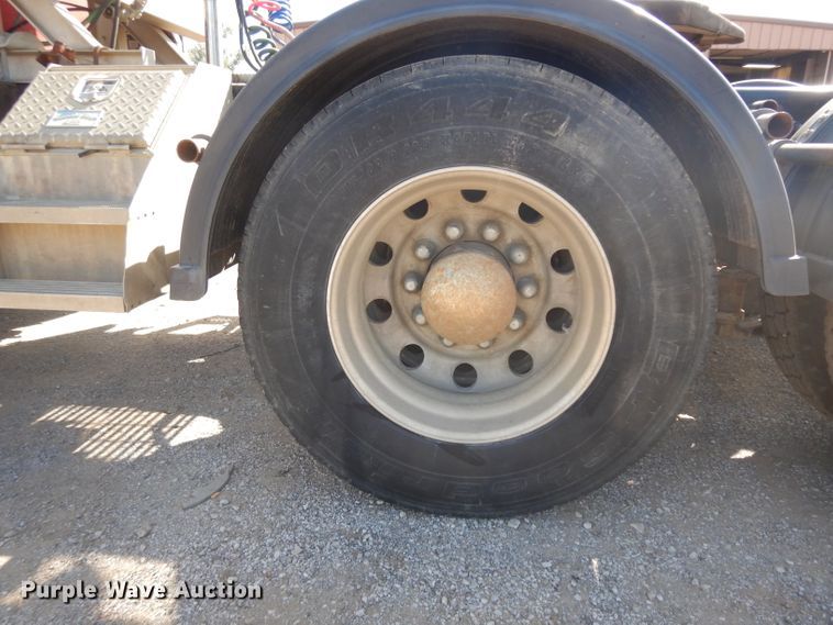 image for item GI9326 1998 Kenworth T800B semi truck