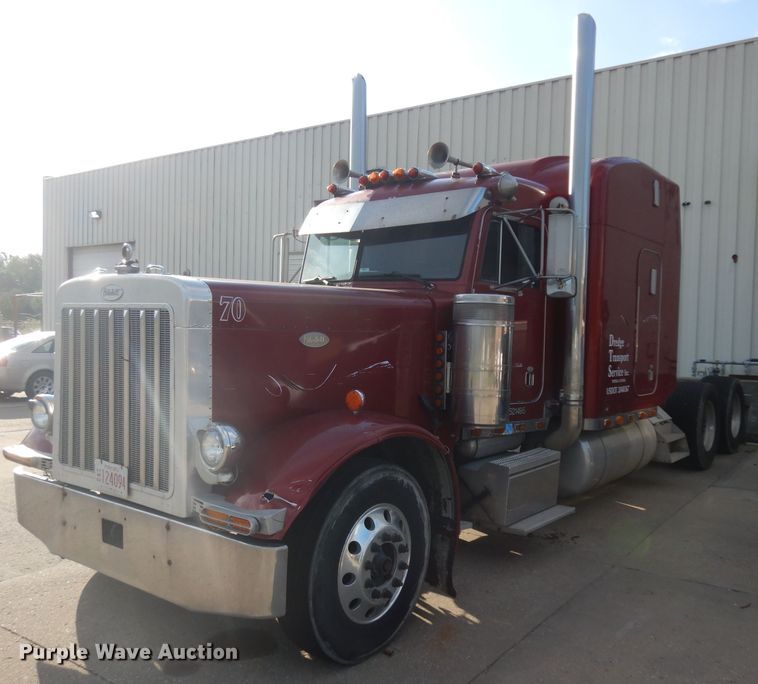 image for item GI9338 2000 Peterbilt 379 semi truck
