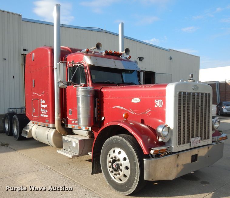 image for item GI9338 2000 Peterbilt 379 semi truck