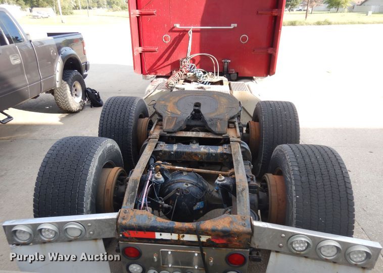 image for item GI9338 2000 Peterbilt 379 semi truck