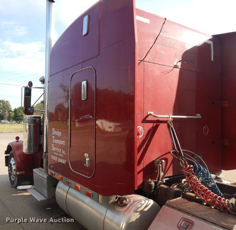 image for item GI9338 2000 Peterbilt 379 semi truck