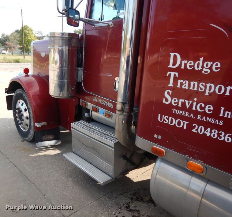 image for item GI9338 2000 Peterbilt 379 semi truck