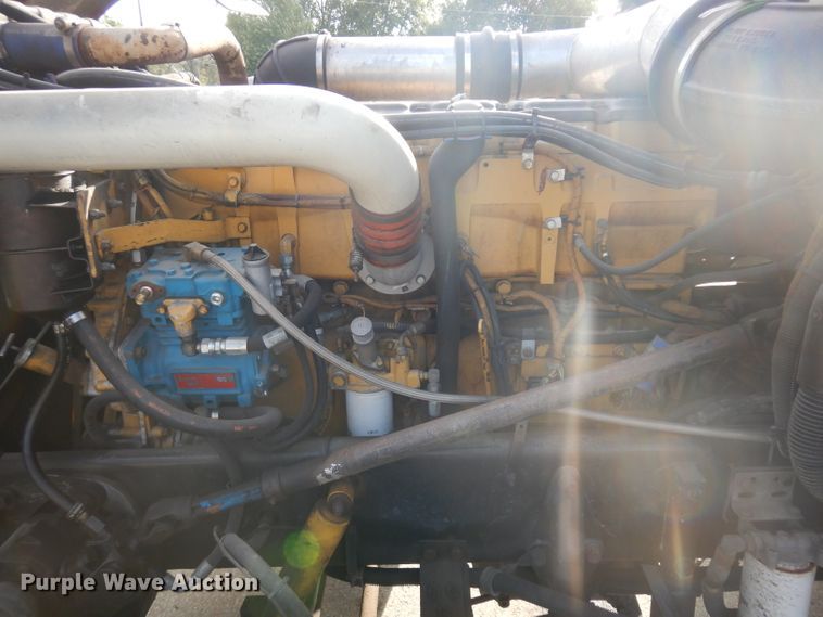 image for item GI9338 2000 Peterbilt 379 semi truck