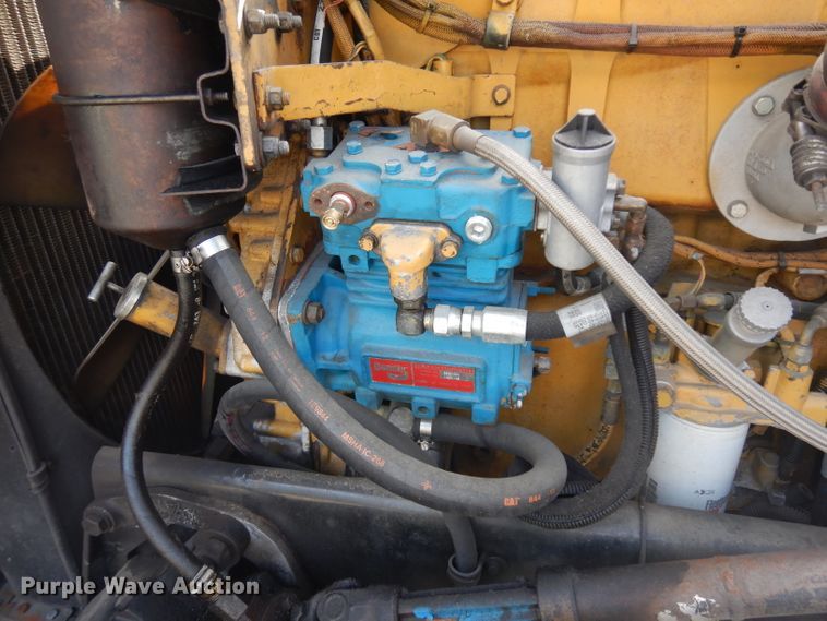 image for item GI9338 2000 Peterbilt 379 semi truck