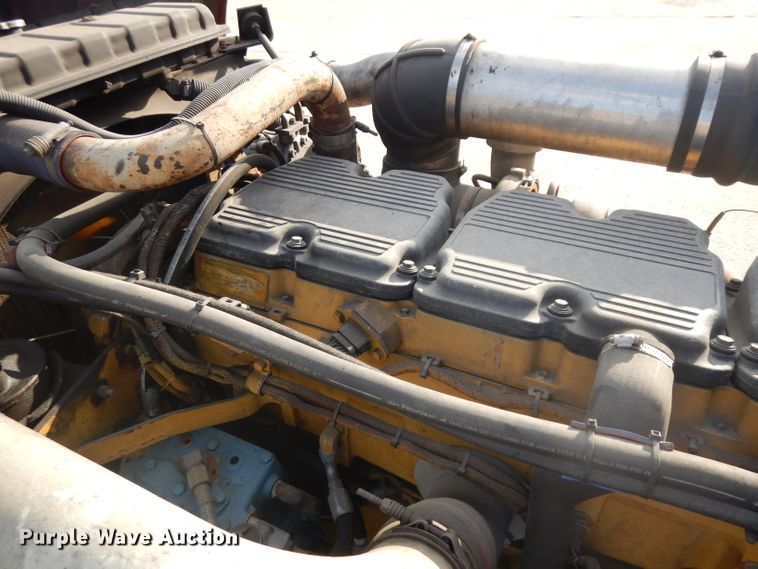 image for item GI9338 2000 Peterbilt 379 semi truck