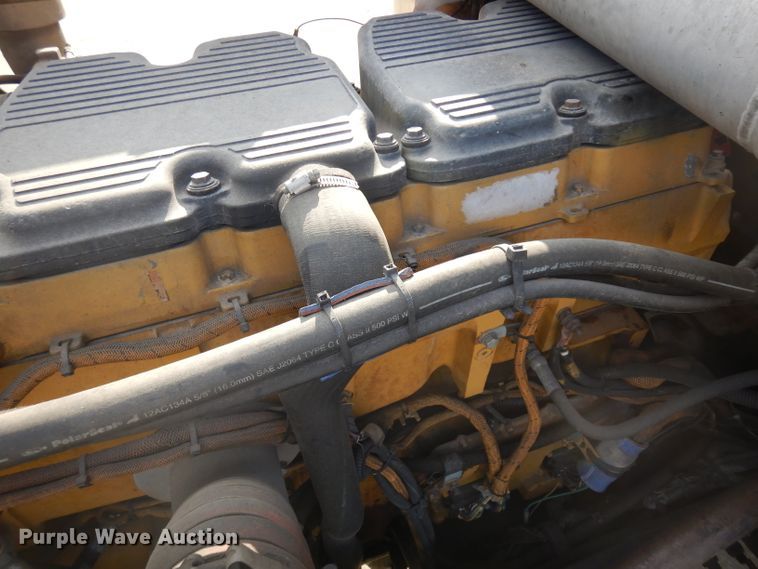 image for item GI9338 2000 Peterbilt 379 semi truck