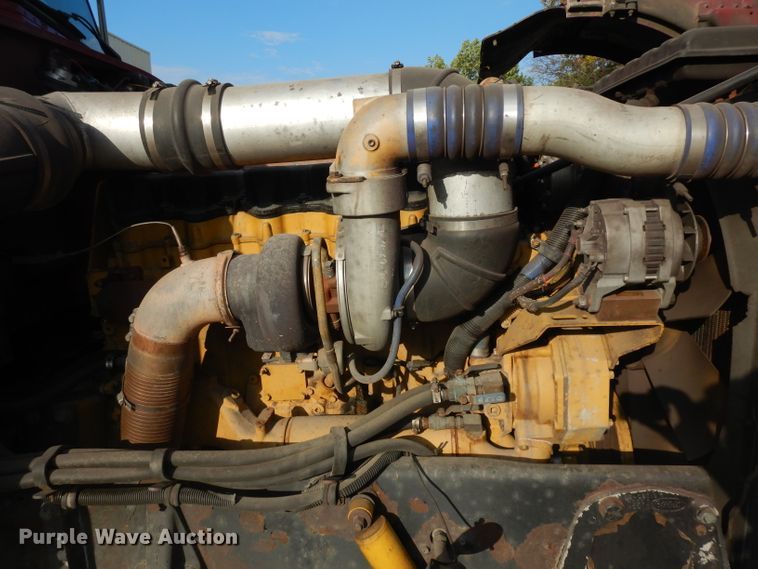 image for item GI9338 2000 Peterbilt 379 semi truck