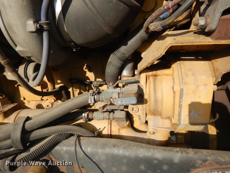 image for item GI9338 2000 Peterbilt 379 semi truck