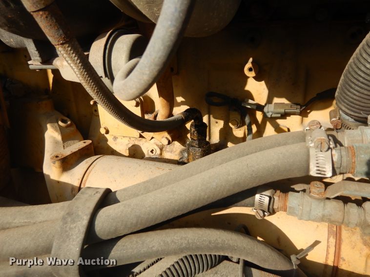 image for item GI9338 2000 Peterbilt 379 semi truck