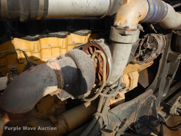 image for item GI9338 2000 Peterbilt 379 semi truck