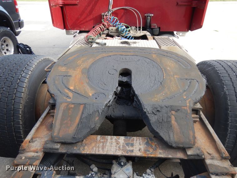 image for item GI9338 2000 Peterbilt 379 semi truck