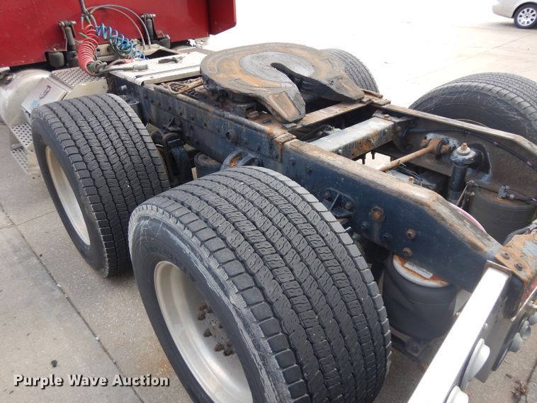 image for item GI9338 2000 Peterbilt 379 semi truck