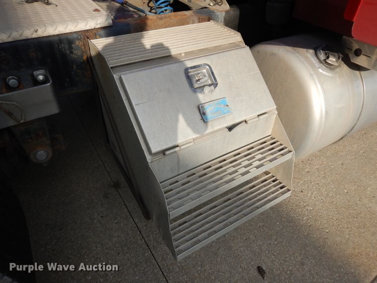 image for item GI9338 2000 Peterbilt 379 semi truck