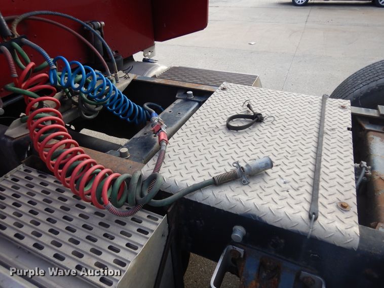 image for item GI9338 2000 Peterbilt 379 semi truck