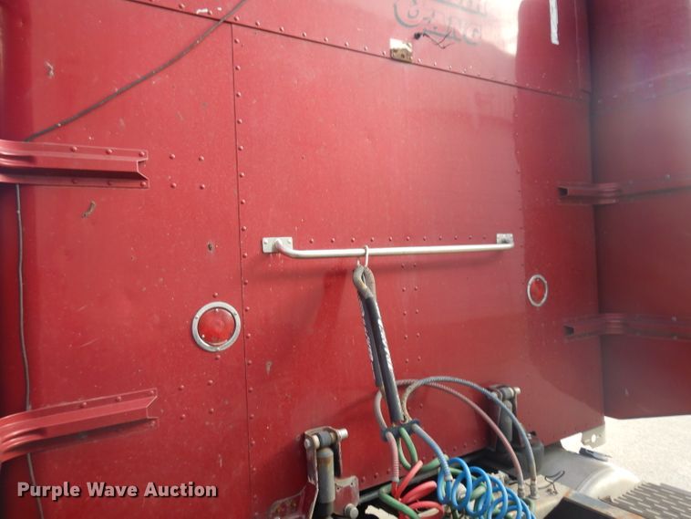 image for item GI9338 2000 Peterbilt 379 semi truck