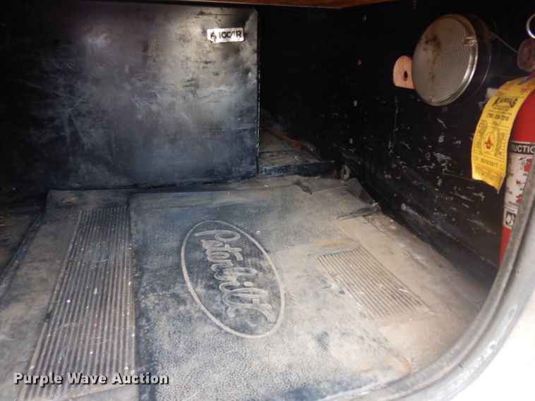 image for item GI9338 2000 Peterbilt 379 semi truck