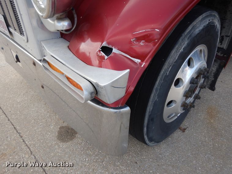 image for item GI9338 2000 Peterbilt 379 semi truck