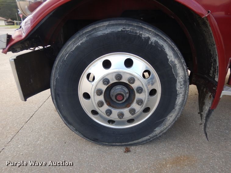 image for item GI9338 2000 Peterbilt 379 semi truck