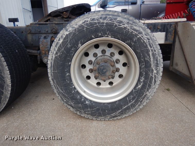 image for item GI9338 2000 Peterbilt 379 semi truck