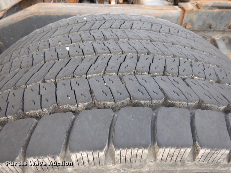 image for item GI9338 2000 Peterbilt 379 semi truck