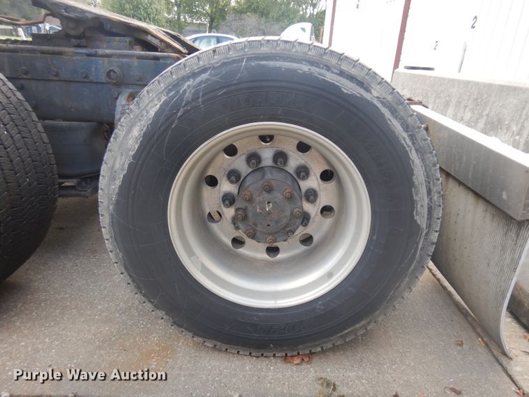 image for item GI9338 2000 Peterbilt 379 semi truck