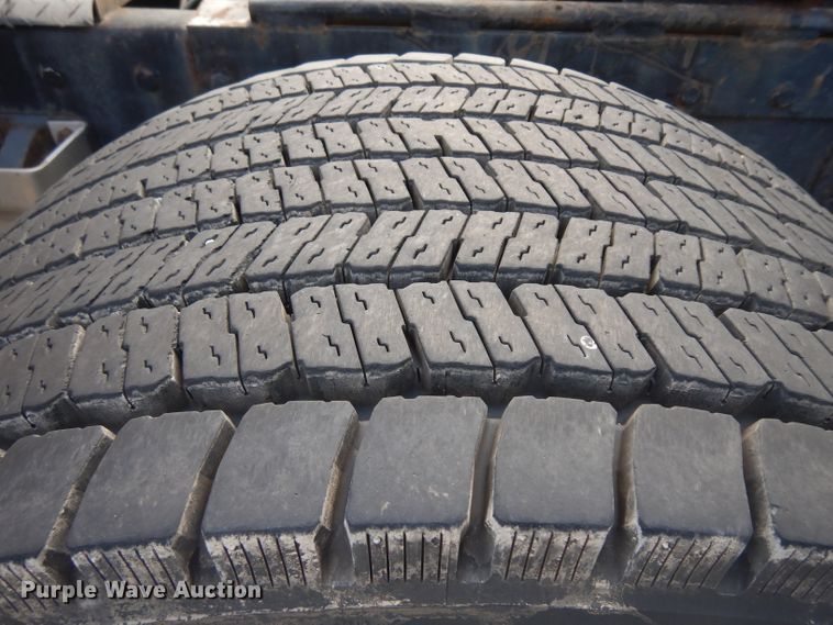 image for item GI9338 2000 Peterbilt 379 semi truck