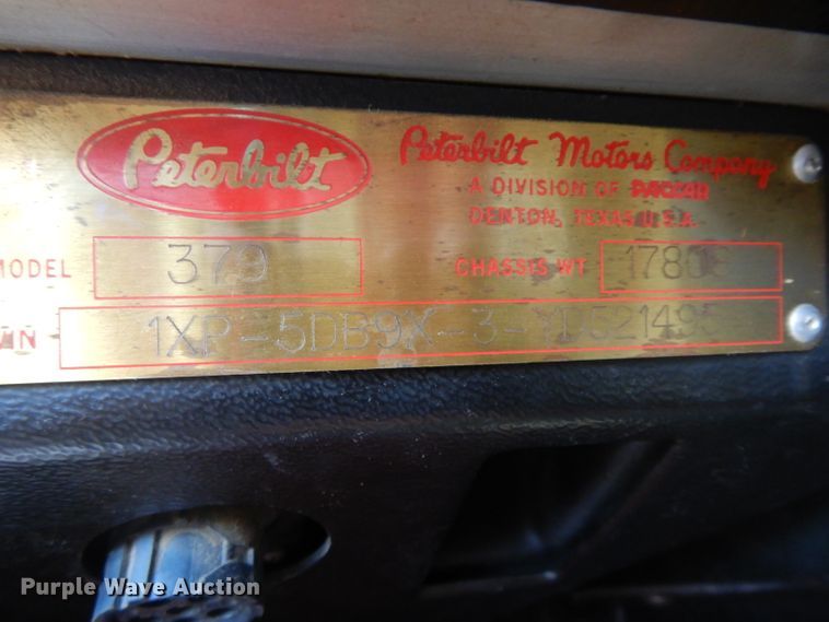 image for item GI9338 2000 Peterbilt 379 semi truck