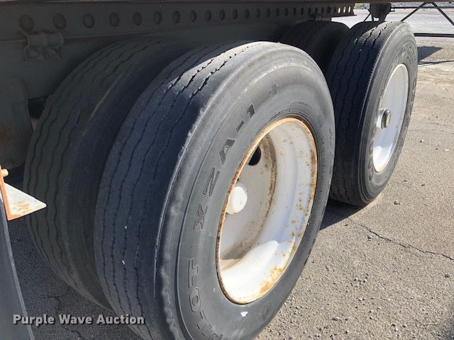 image for item H1008 1998 Stoughton dry van trailer