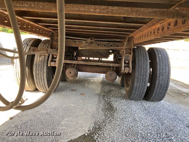 image for item H1009 1997 Stoughton dry van trailer